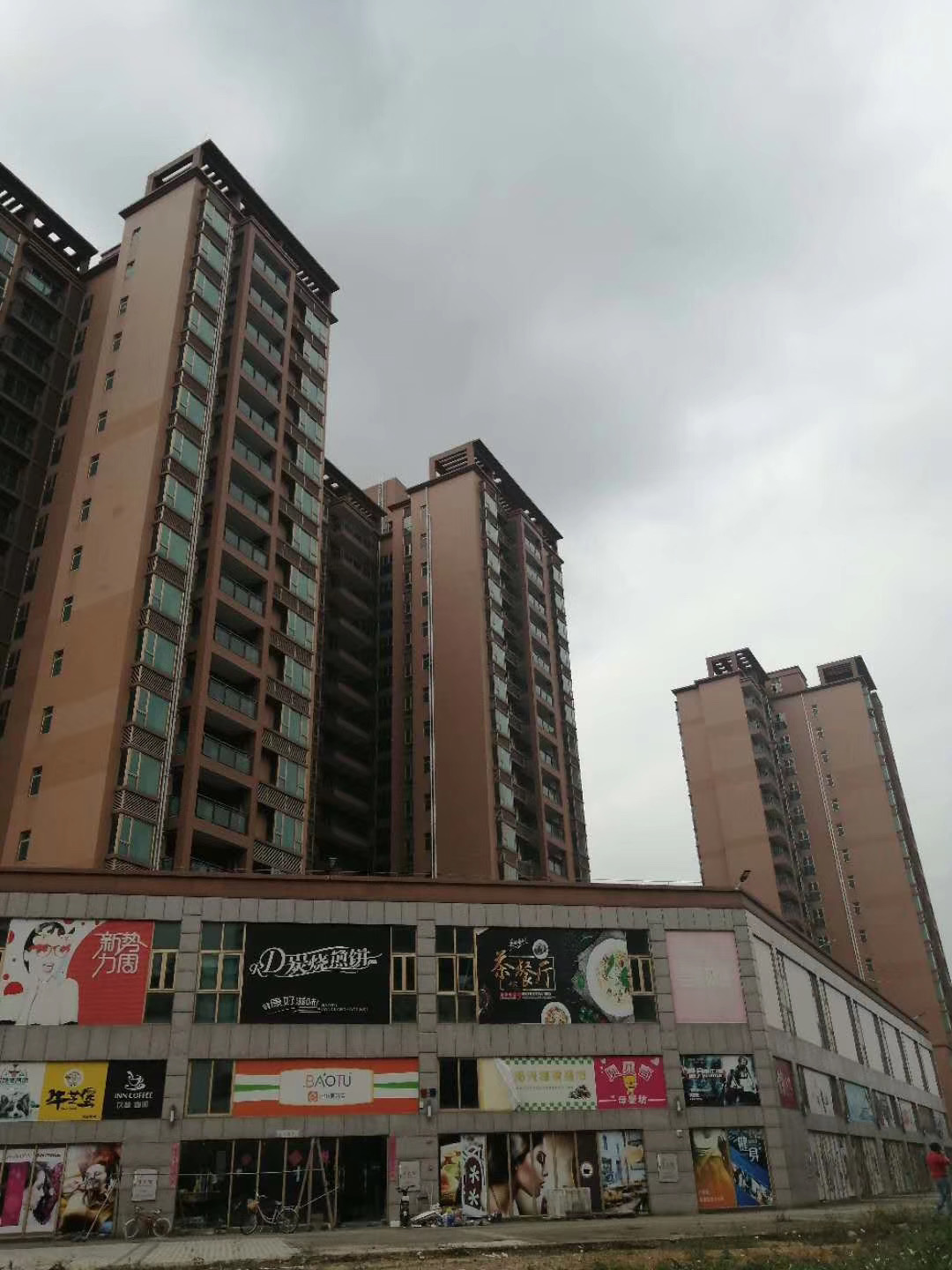 坪山村委統建樓