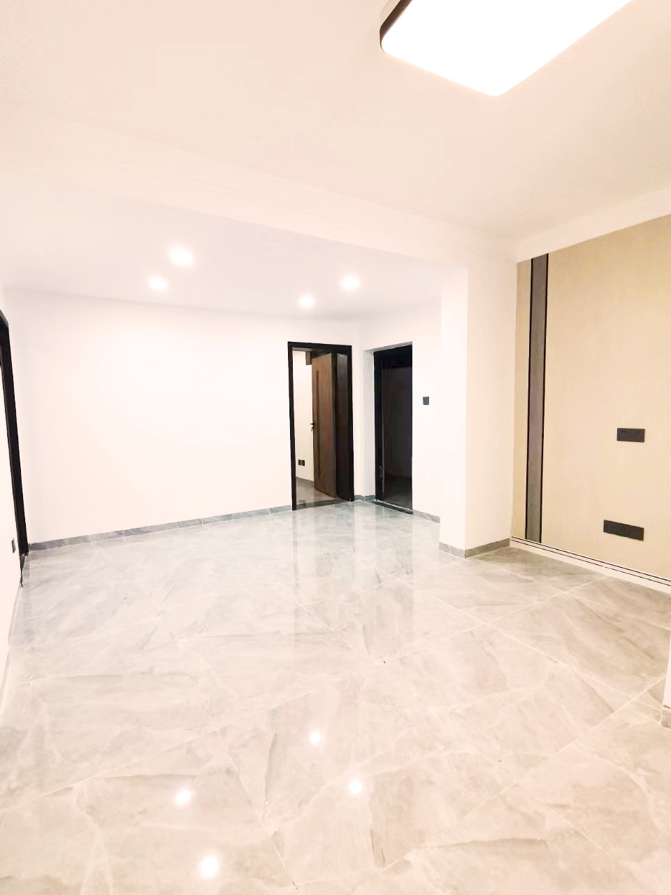 深圳布吉小產(chǎn)權(quán)房|東 城 花 園，首付15萬/套  地鐵口200米